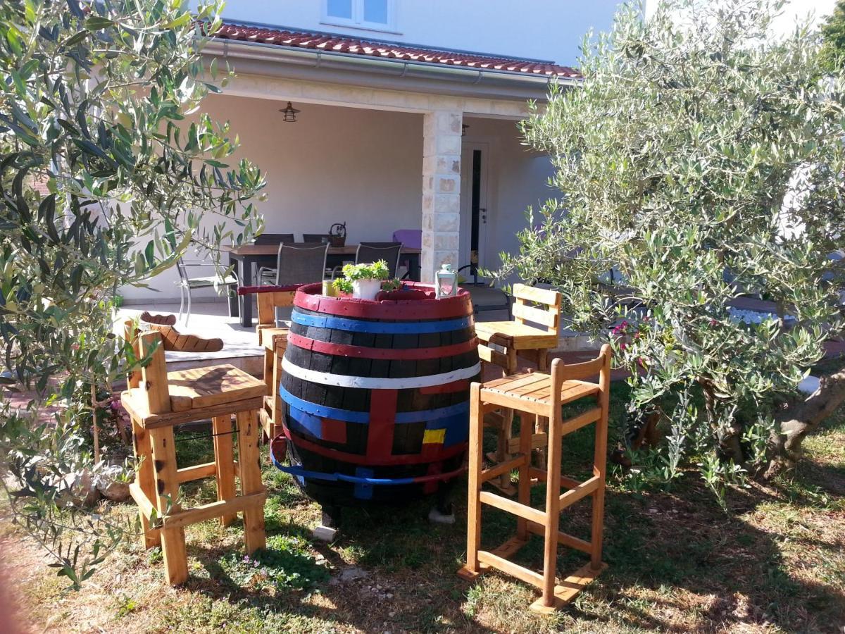 Holiday Home Hrast Debeljak Exterior foto