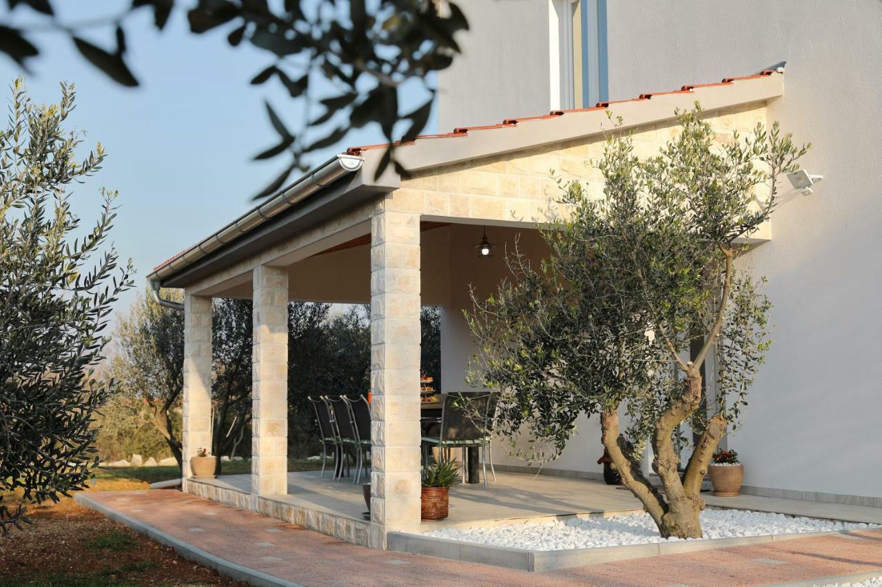 Holiday Home Hrast Debeljak Exterior foto