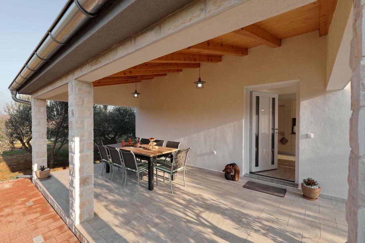 Holiday Home Hrast Debeljak Exterior foto