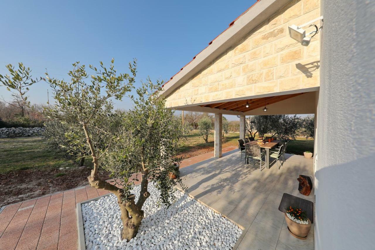 Holiday Home Hrast Debeljak Exterior foto